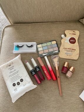 L.A. Colors Makeup Set with Neutral & Berry Tones